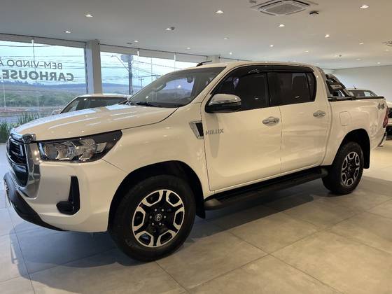 TOYOTA HILUX 2.8 D-4D TURBO DIESEL CD SRV 4X4 AUTOMÁTICO TOYOTA HILUX 2.8 D-4D TURBO DIESEL CD SRV 4X4 AUTOMÁTICO